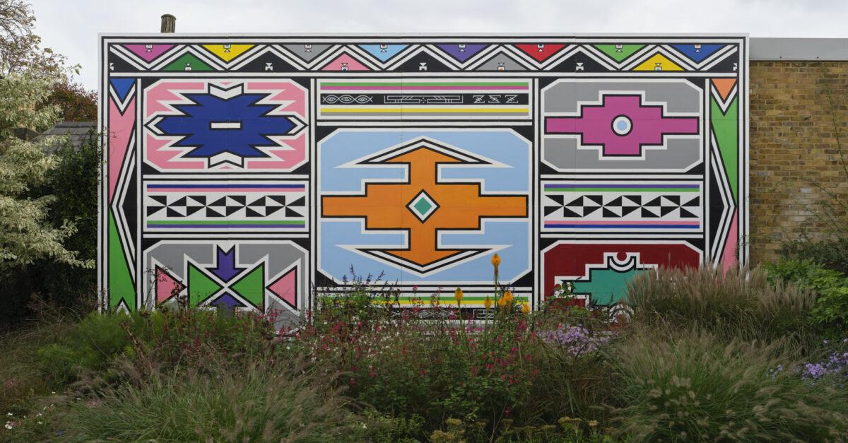 Esther Mahlangu: Umuntu ngumuntu ngabantu